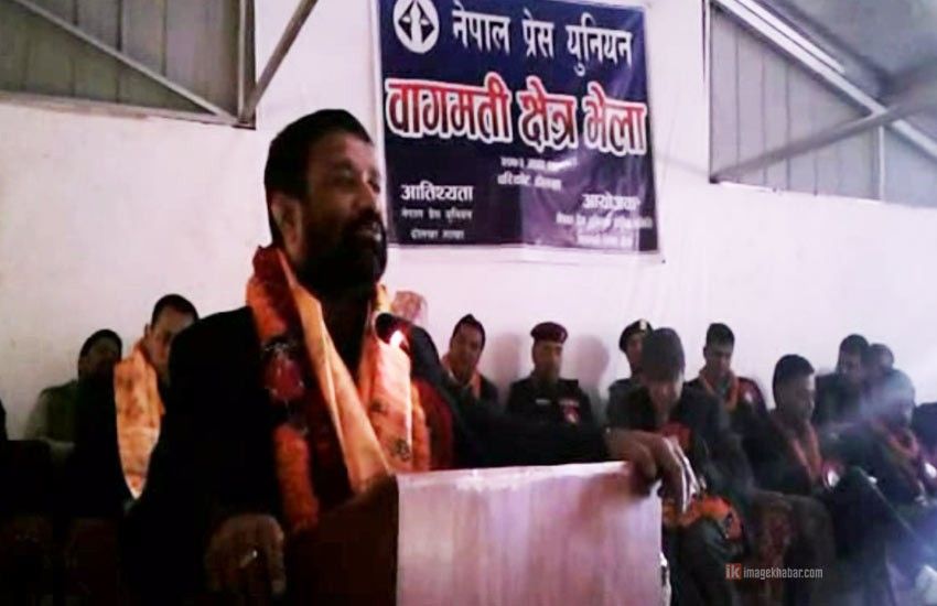 संविधान संशोधन बिथोल्न एमालेले निर्वाचनको मिति माग गर्दैछ : गृहमन्त्री 1 संविधान संशोधन बिथोल्न एमालेले निर्वाचनको मिति माग गर्दैछ : गृहमन्त्री