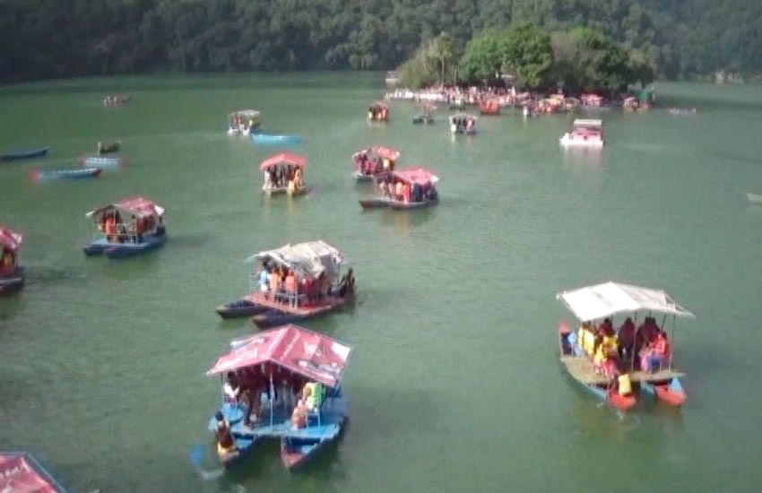 कोजाग्रत पूर्णिमाको अवसरमा ताल बाराही मन्दिरमा भीड 1 कोजाग्रत पूर्णिमाको अवसरमा ताल बाराही मन्दिरमा भीड