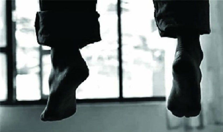 आठ वर्षीय छोराको हत्यापछि पिताले गरे आत्महत्या, 'सुसाइट नोट' फेला 1 आठ वर्षीय छोराको हत्यापछि पिताले गरे आत्महत्या, 'सुसाइट नोट' फेला