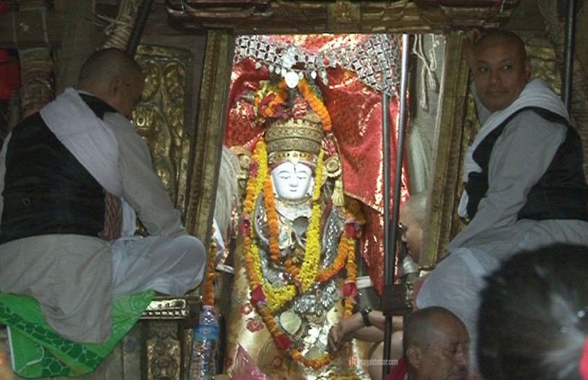 सेतो मच्छिन्द्रनाथको रथयात्रा समापन 1 सेतो मच्छिन्द्रनाथको रथयात्रा समापन