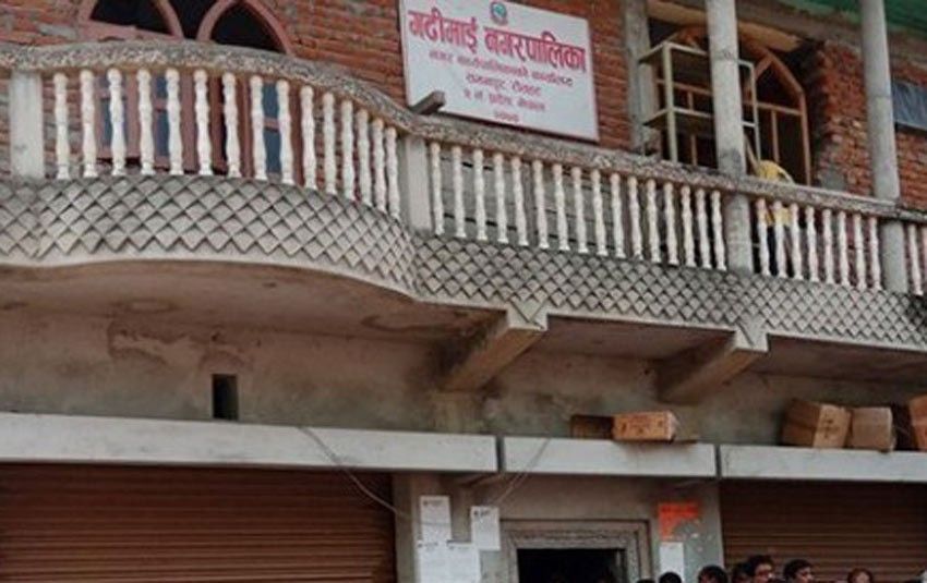 अनियमितता भएको भन्दै गढीमाई नगरपालिका कार्यालयमा तालाबन्दी 1 अनियमितता भएको भन्दै गढीमाई नगरपालिका कार्यालयमा तालाबन्दी