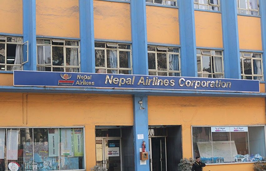साढे ३३ किलो सुनकाण्डः नेपाल एअरलाइन्सका दुईजना कर्मचारी पक्राउ 1 साढे ३३ किलो सुनकाण्डः नेपाल एअरलाइन्सका दुईजना कर्मचारी पक्राउ