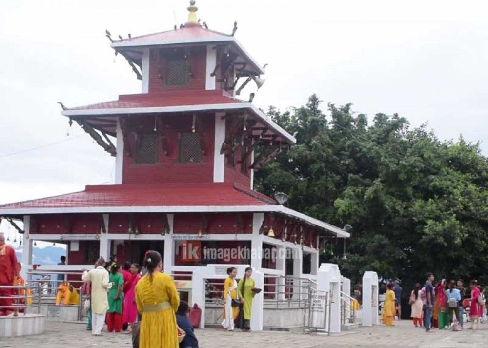 मौलाकालिका मन्दिरमा नवरात्रीसँगै दर्शनार्थीको घुइँचो, यहाँ दर्शन गरे आँटेको कुरा पूरा हुने जनविश्वास 1 मौलाकालिका मन्दिरमा नवरात्रीसँगै दर्शनार्थीको घुइँचो, यहाँ दर्शन गरे आँटेको कुरा पूरा हुने जनविश्वास