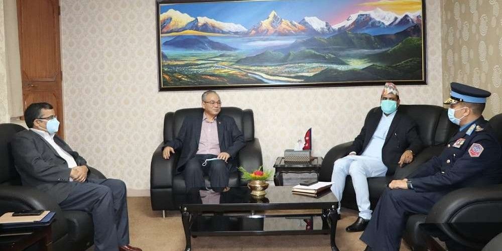 शान्ति सुरक्षामा विशेष ध्यानदिन नवनियुक्त आईजीलाई गृहमन्त्री थापाको निर्देशन 1 nepal police IGP home minister peace and security