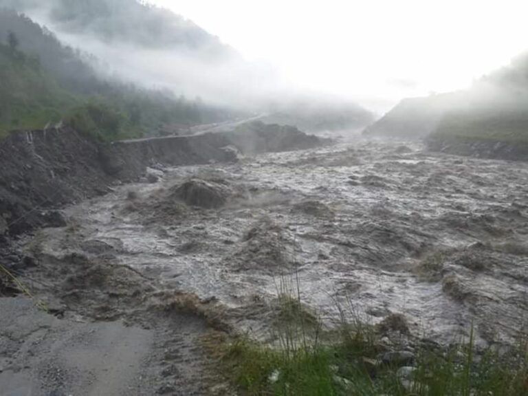 सिन्धुपाल्चोक बाह्रबिसे जम्बु पहिरो विनाश (तस्वीरमा) 3 सिन्धुपाल्चोक बाह्रबिसे जम्बु पहिरो विनाश (तस्वीरमा)
