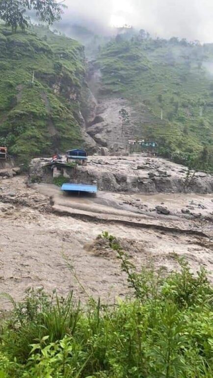 सिन्धुपाल्चोक बाह्रबिसे जम्बु पहिरो विनाश (तस्वीरमा) 7 सिन्धुपाल्चोक बाह्रबिसे जम्बु पहिरो विनाश (तस्वीरमा)