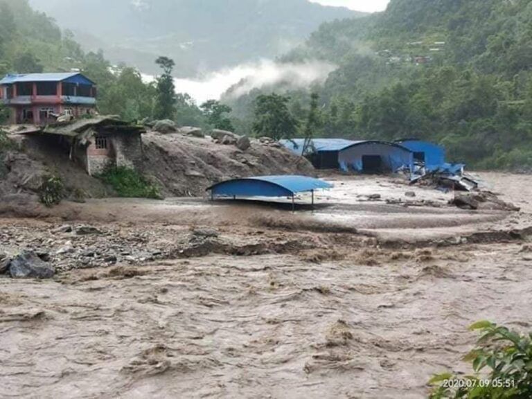 सिन्धुपाल्चोक बाह्रबिसे जम्बु पहिरो विनाश (तस्वीरमा) 6 सिन्धुपाल्चोक बाह्रबिसे जम्बु पहिरो विनाश (तस्वीरमा)