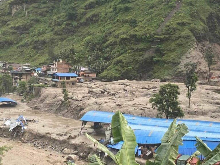 सिन्धुपाल्चोकमा विभिन्न ठाउँमा बाढी, दुईको मृत्यु, १८ बेपता, २० घर बगे 3 sindhupalchok flood death