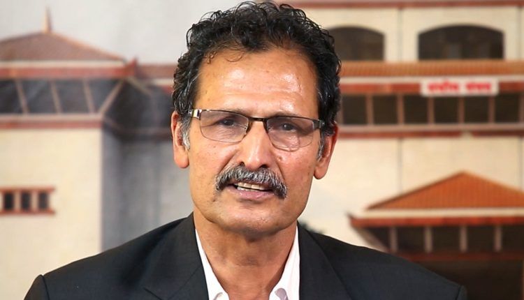 सभामुखसहितको टोली लिएर सिन्धुपाल्चोकतर्फ उडेको हेलिकोप्टर धुलिखेलबाटै फर्कियो 1 सभामुखसहितको टोली लिएर सिन्धुपाल्चोकतर्फ उडेको हेलिकोप्टर धुलिखेलबाटै फर्कियो