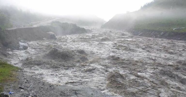 सिन्धुपाल्चोकमा विभिन्न ठाउँमा बाढी, दुईको मृत्यु, १८ बेपता, २० घर बगे 2 Sindhupalchok flood death votekoshi