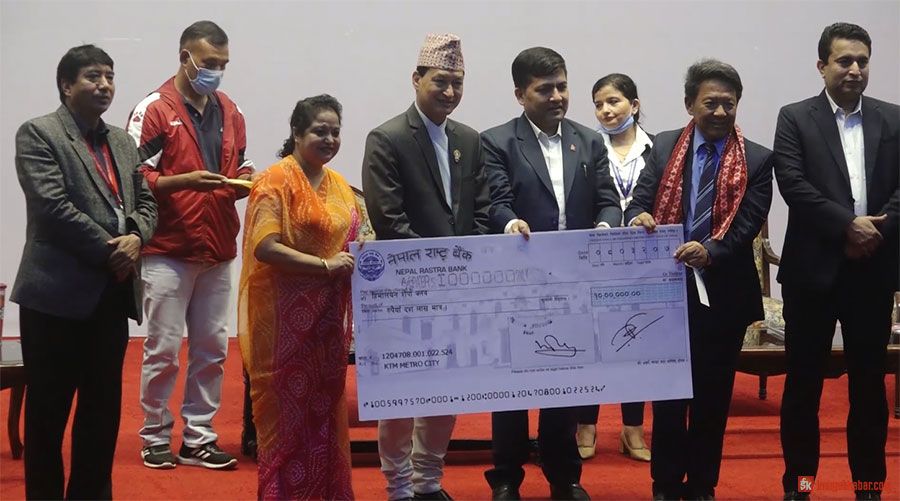 काठमाडौं महानगरद्वारा ६ ओटा ‘ए’ डिभिजन क्लबलाई १०/१० लाख सहयोग 1 काठमाडौं महानगरद्वारा ६ ओटा ‘ए’ डिभिजन क्लबलाई १०/१० लाख सहयोग