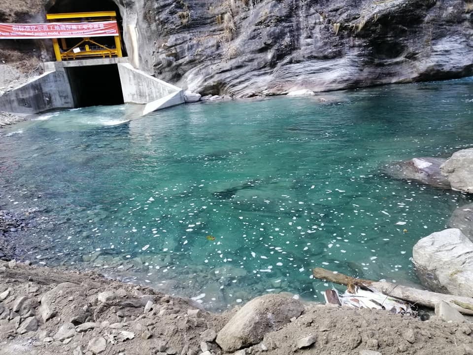मेलम्चीले सुरुङमा पानी पठाएको जनप्रतिनिधिले पत्तै पाएनन्! 1 मेलम्चीले सुरुङमा पानी पठाएको जनप्रतिनिधिले पत्तै पाएनन्!