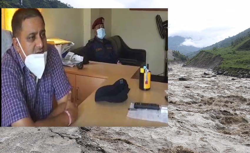 वाढी-पहिरो प्रभावितको उद्धारमा समस्या, सडक बगायो, हेलिकोप्टर बीचैबाट फर्कियो 1 वाढी-पहिरो प्रभावितको उद्धारमा समस्या, सडक बगायो, हेलिकोप्टर बीचैबाट फर्कियो