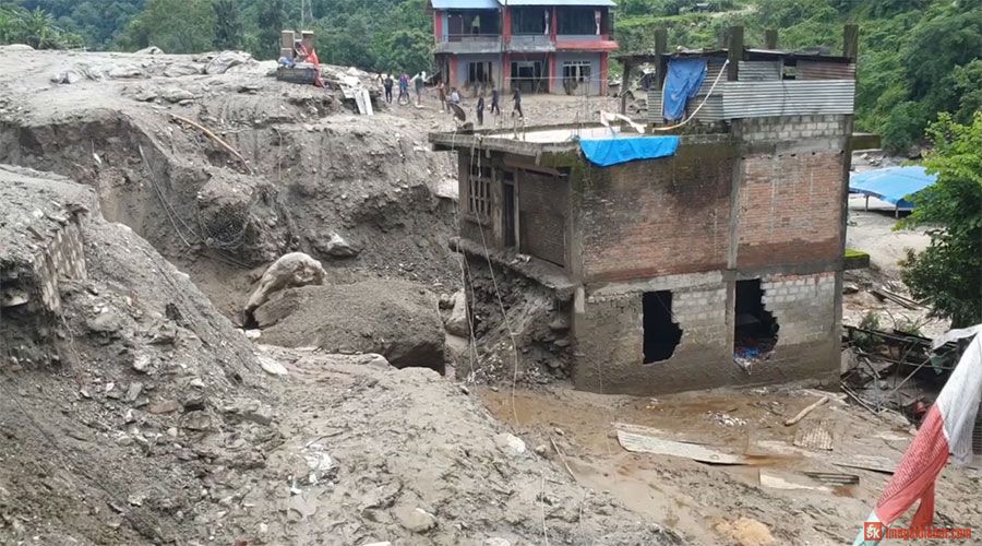 सिन्धुपाल्चोकमा बाढी–पहिरोमा बेपत्ता २० जना अझै भेटिएनन् 1 sindhupalchwok flood