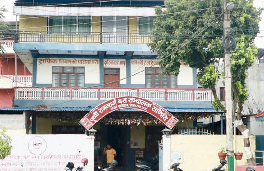 यातायात व्यवसायीले बुझाए बैंकमा गाडीको चाबी 1 यातायात व्यवसायीले बुझाए बैंकमा गाडीको चाबी