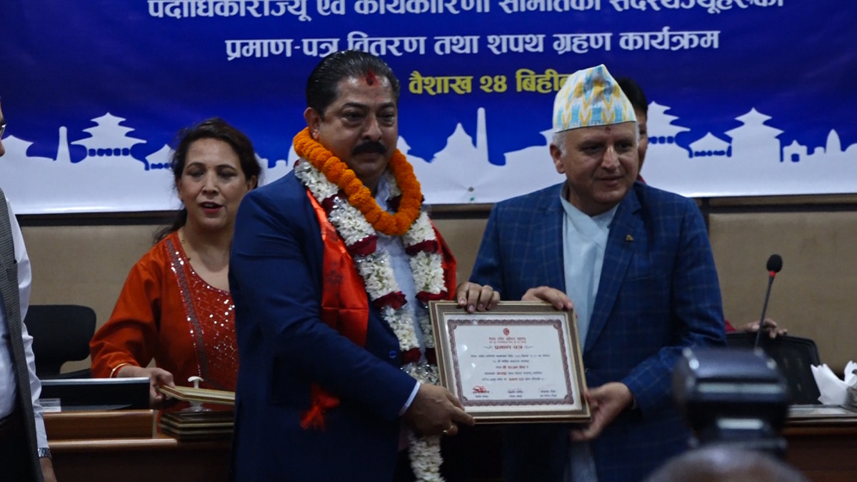 नवनिर्वाचित अध्यक्ष श्रेष्ठद्वारा पदभार ग्रहण